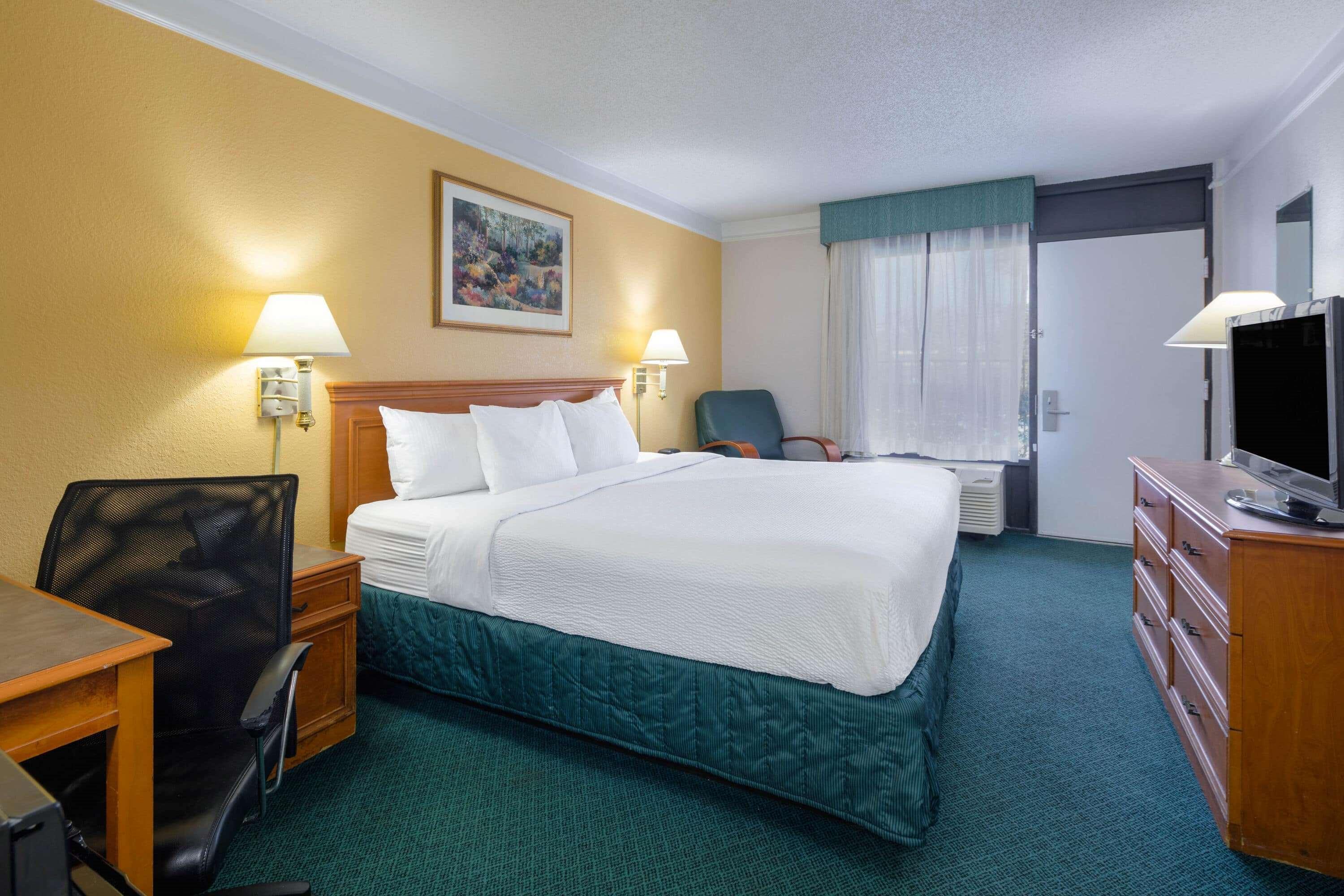 Super 8 By Wyndham Savannah Ngoại thất bức ảnh