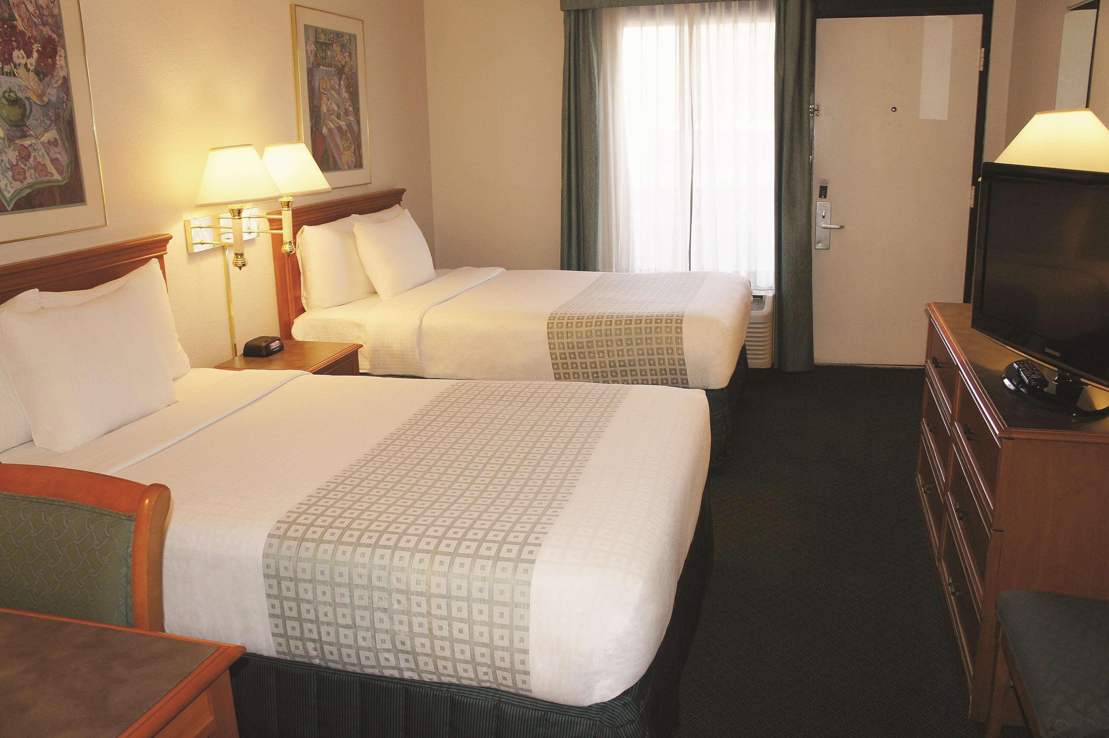 Super 8 By Wyndham Savannah Ngoại thất bức ảnh