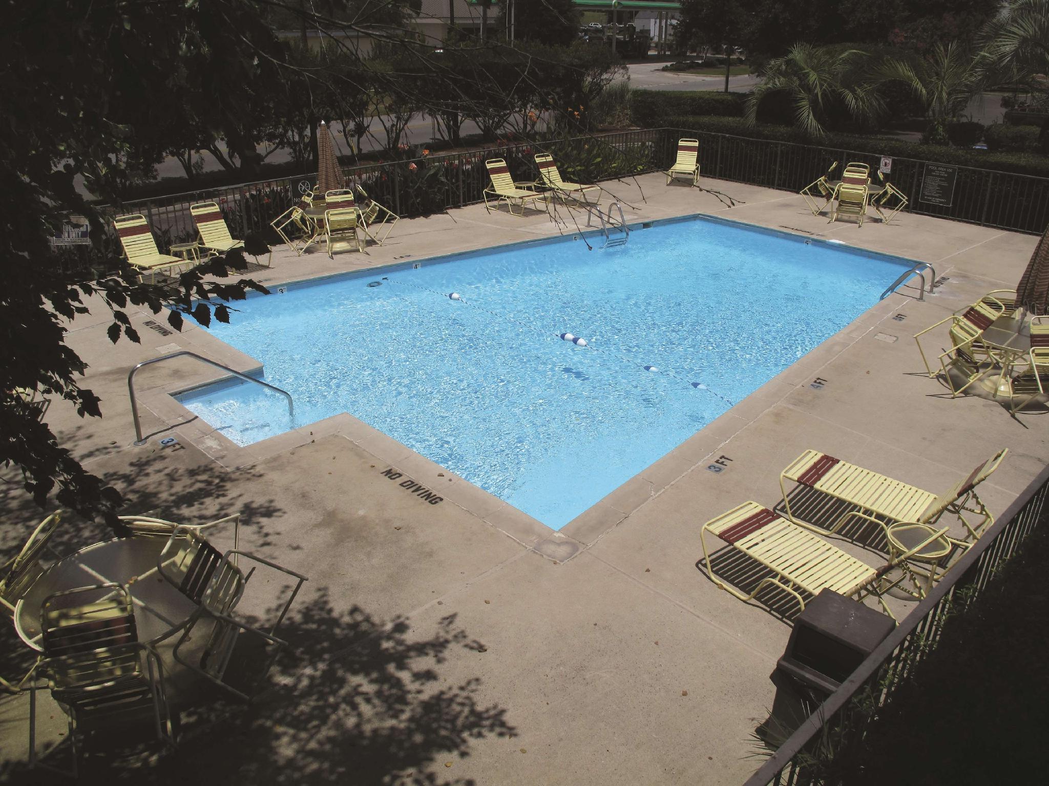Super 8 By Wyndham Savannah Ngoại thất bức ảnh