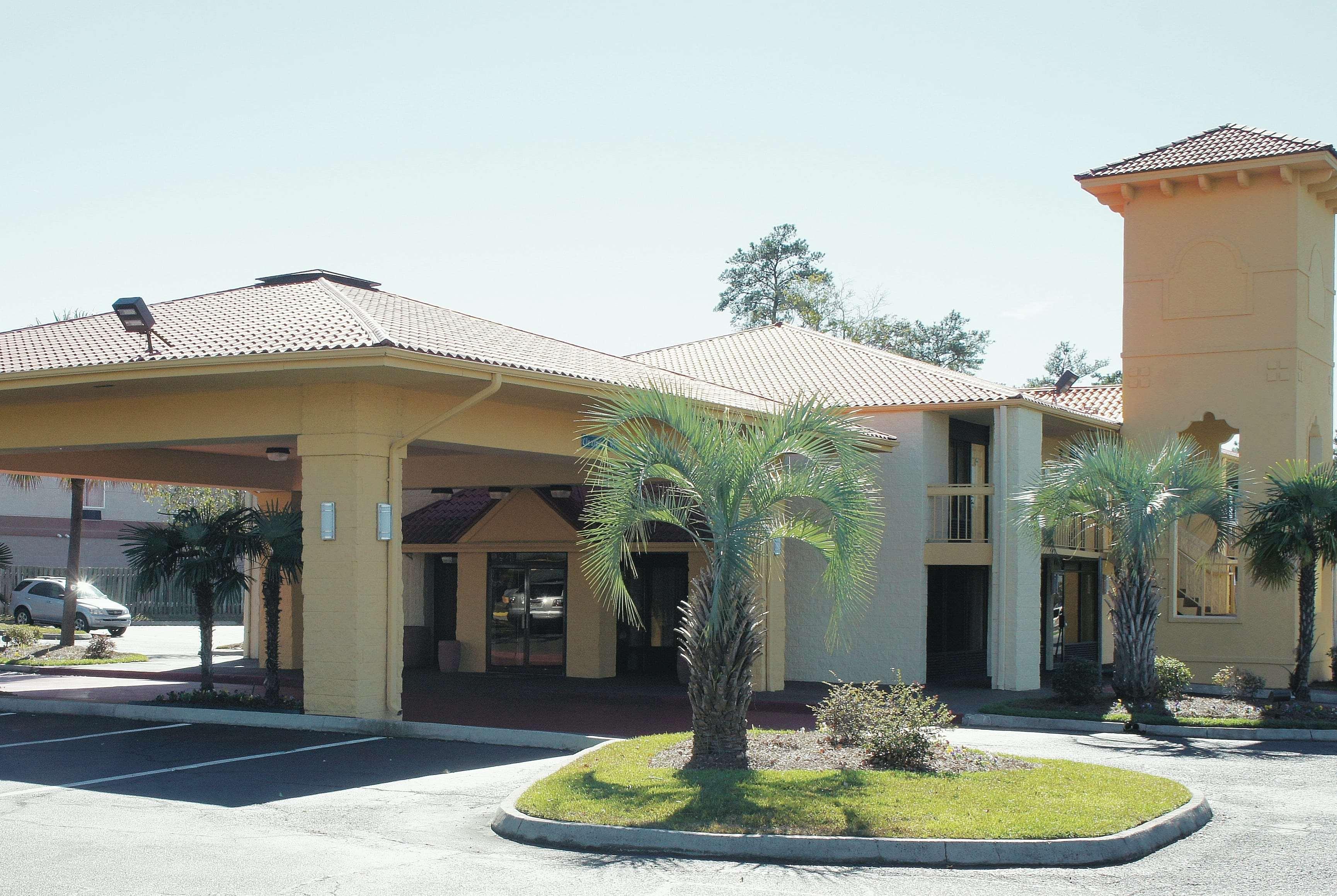 Super 8 By Wyndham Savannah Ngoại thất bức ảnh