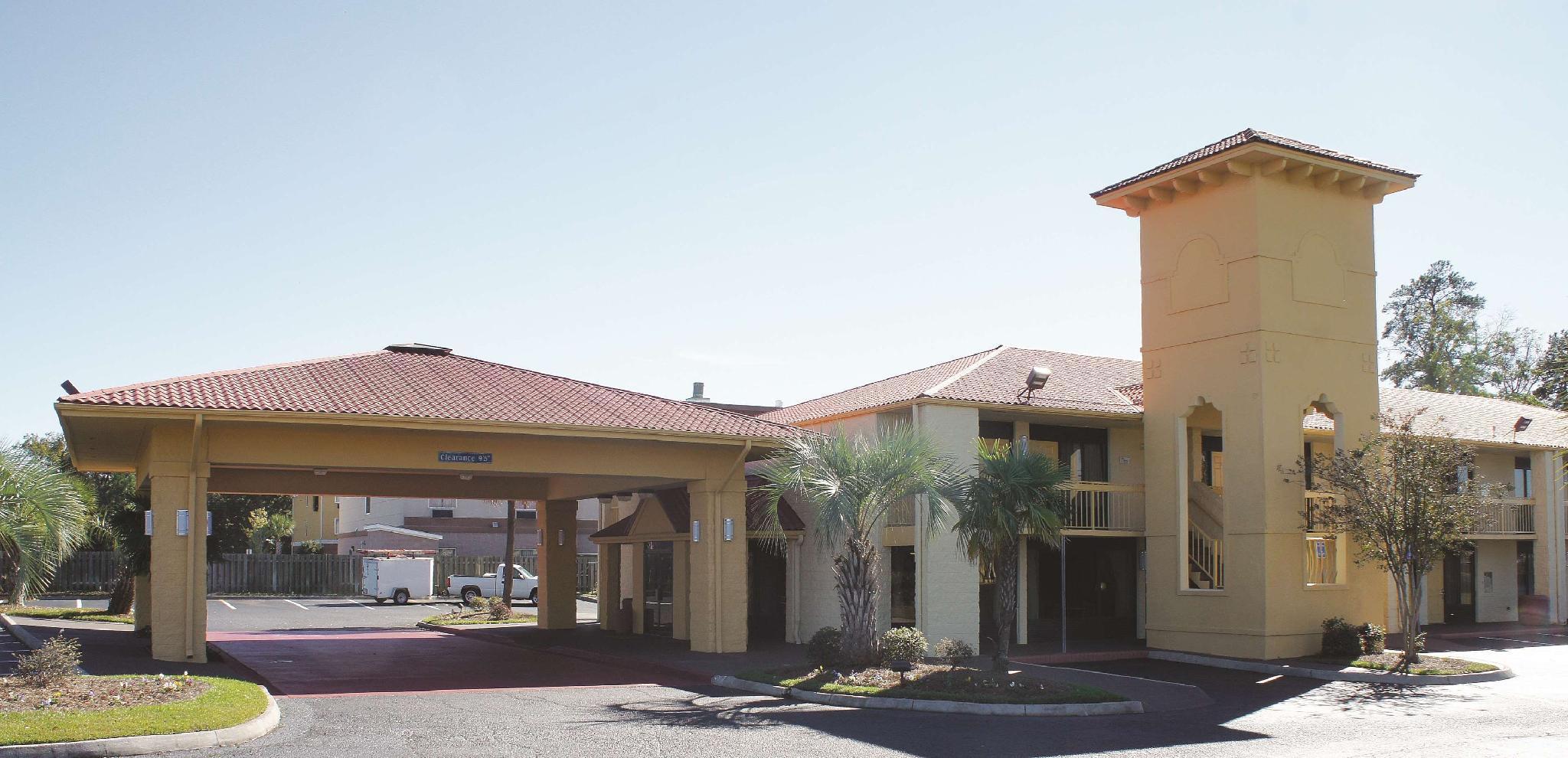 Super 8 By Wyndham Savannah Ngoại thất bức ảnh