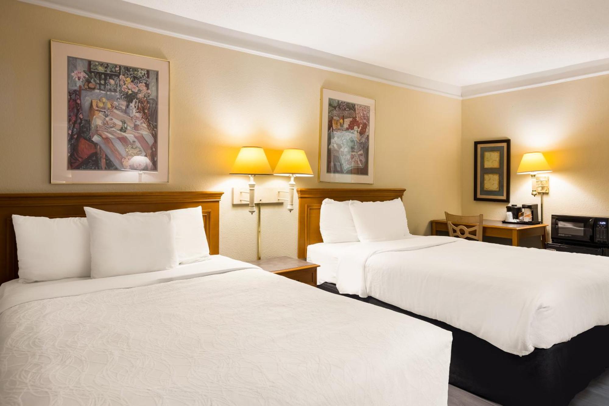 Super 8 By Wyndham Savannah Ngoại thất bức ảnh