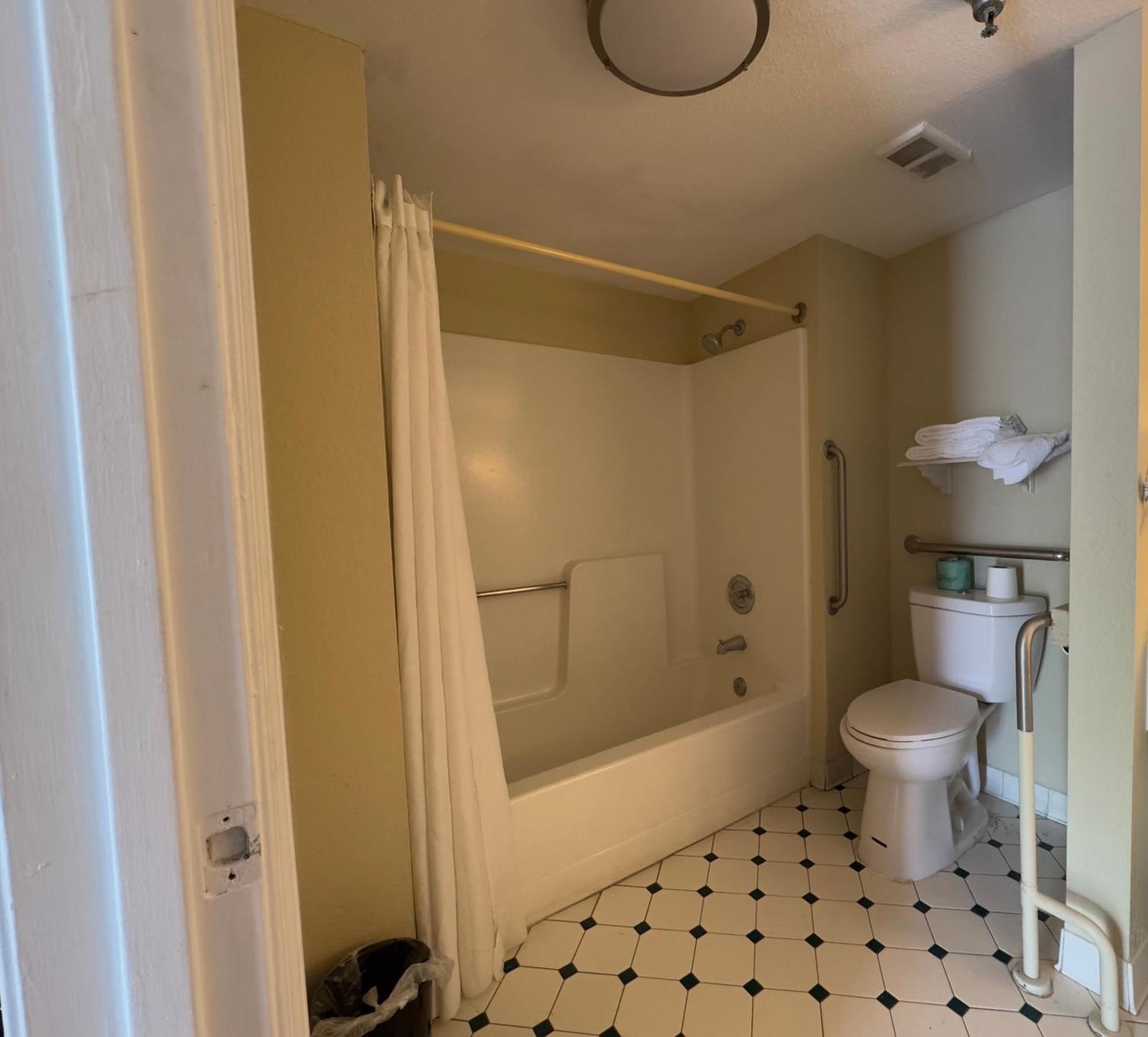 Super 8 By Wyndham Savannah Ngoại thất bức ảnh