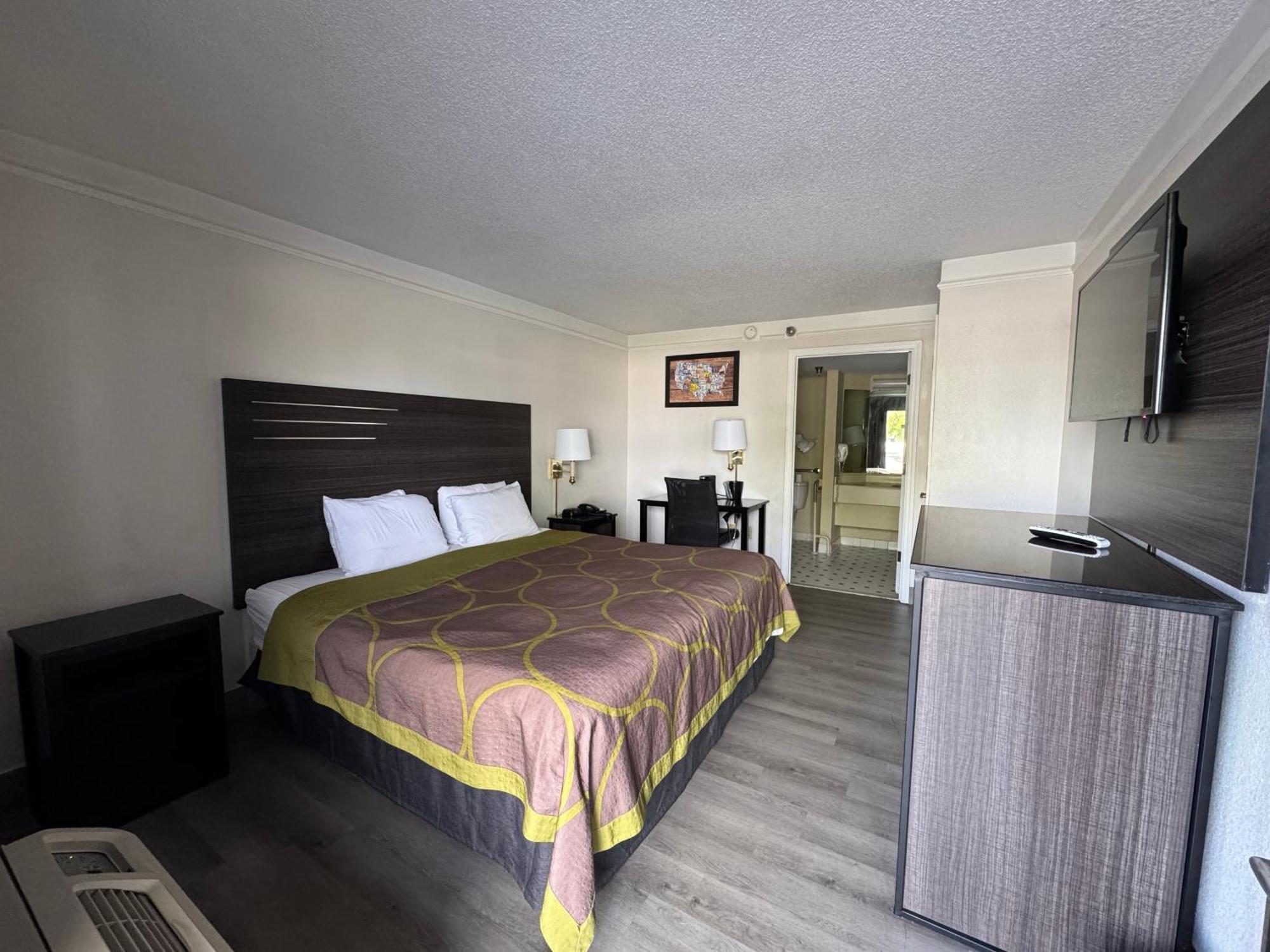 Super 8 By Wyndham Savannah Ngoại thất bức ảnh